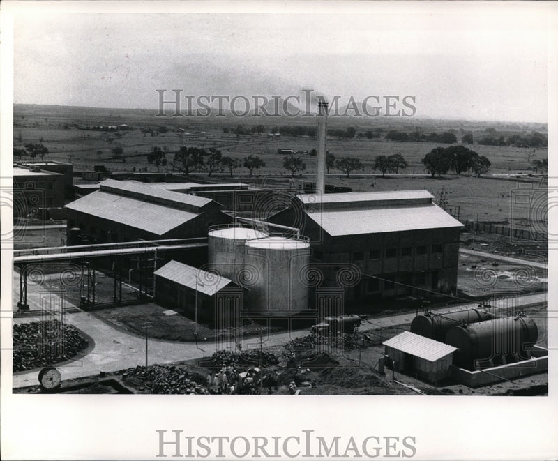 Load image into Gallery viewer, 1956 Press Photo Asia's 1st penicillin factory at Pimpri near Poona, India
