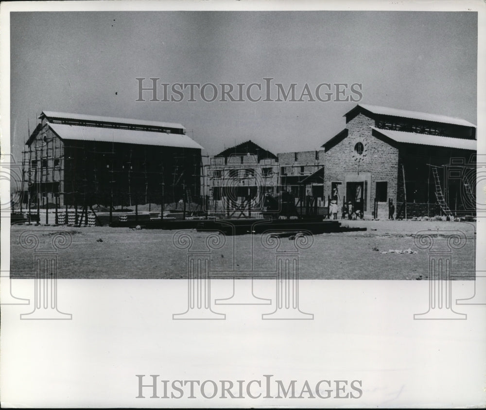1954 Press Photo Asiain penicillian factory at Poona, India