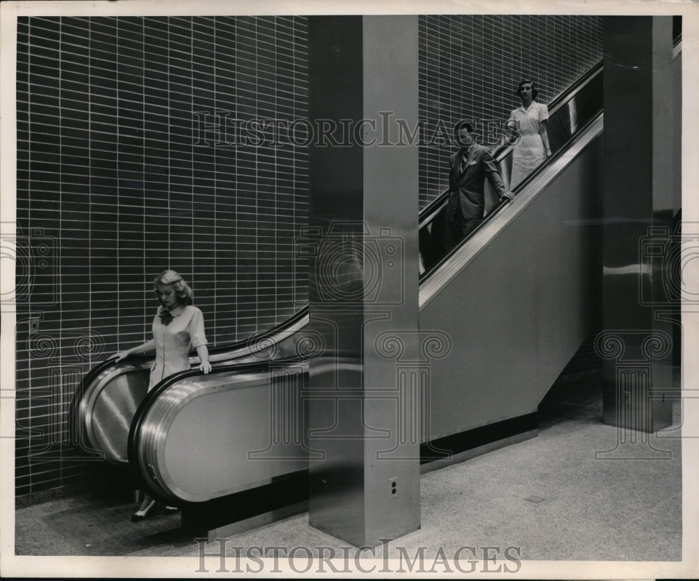 1951 Press Photo New escalator by JA Heinz Co in Pittsburgh, Pa bldg