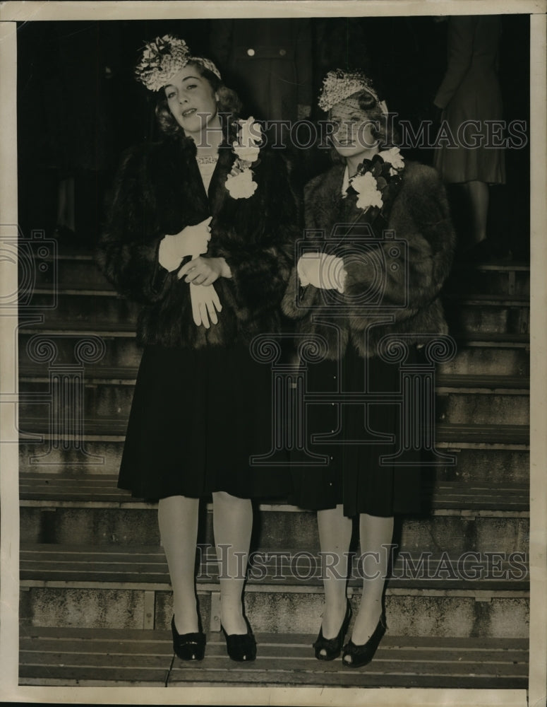 1940 Press Photo Margaret & Nancy Beadelston, Easter