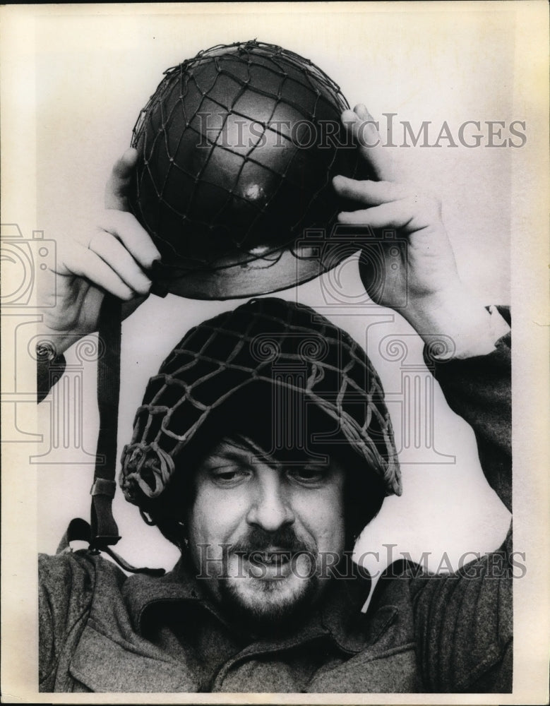 1971 Press Photo Bonn, Germany Prussian soldier and his helmet