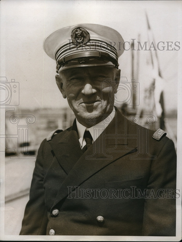 1934 Press Photo Capt Yves Donval of French cruiser Jeanne D&#39;Arc- Historic Images