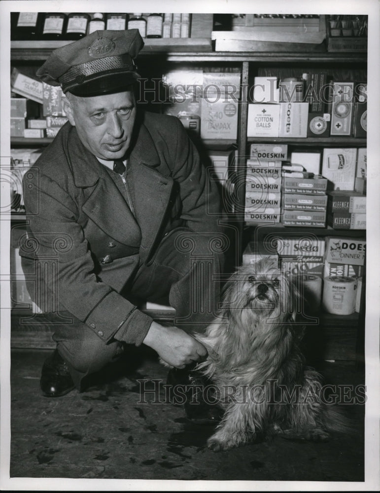 Press Photo Postman Arnold Gotdiner & Pet Dog Part After 4 Years