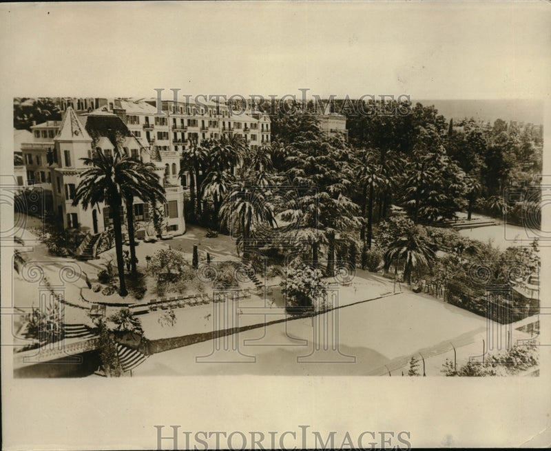 Load image into Gallery viewer, 1929 Press Photo Unusual for snow in Cannes, France. Riviera resort.
