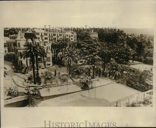 1929 Press Photo Unusual for snow in Cannes, France. Riviera resort.