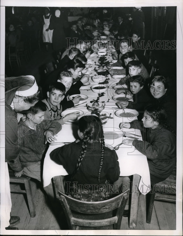 1955 Press Photo Some Of The 85 German Children Repatriated From Yugoslavia- Historic Images