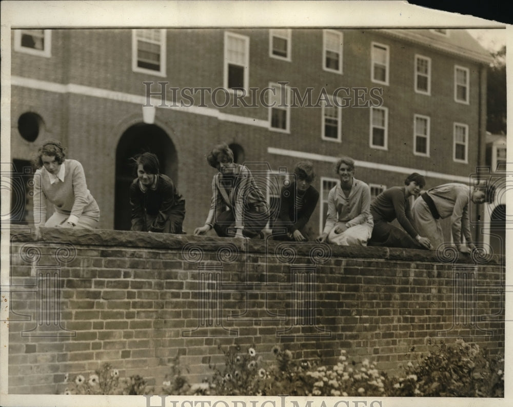 1927 Press Photo Freshmen at Smith College Being Hazed by Upper Class Men
