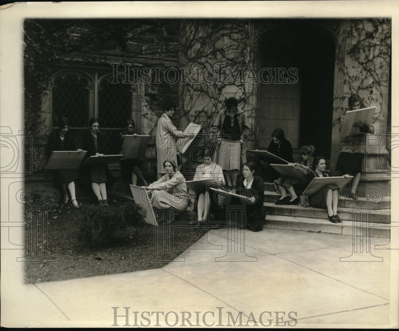 Load image into Gallery viewer, 1926 Press Photo Sketch Club, Bryn Mawr College
