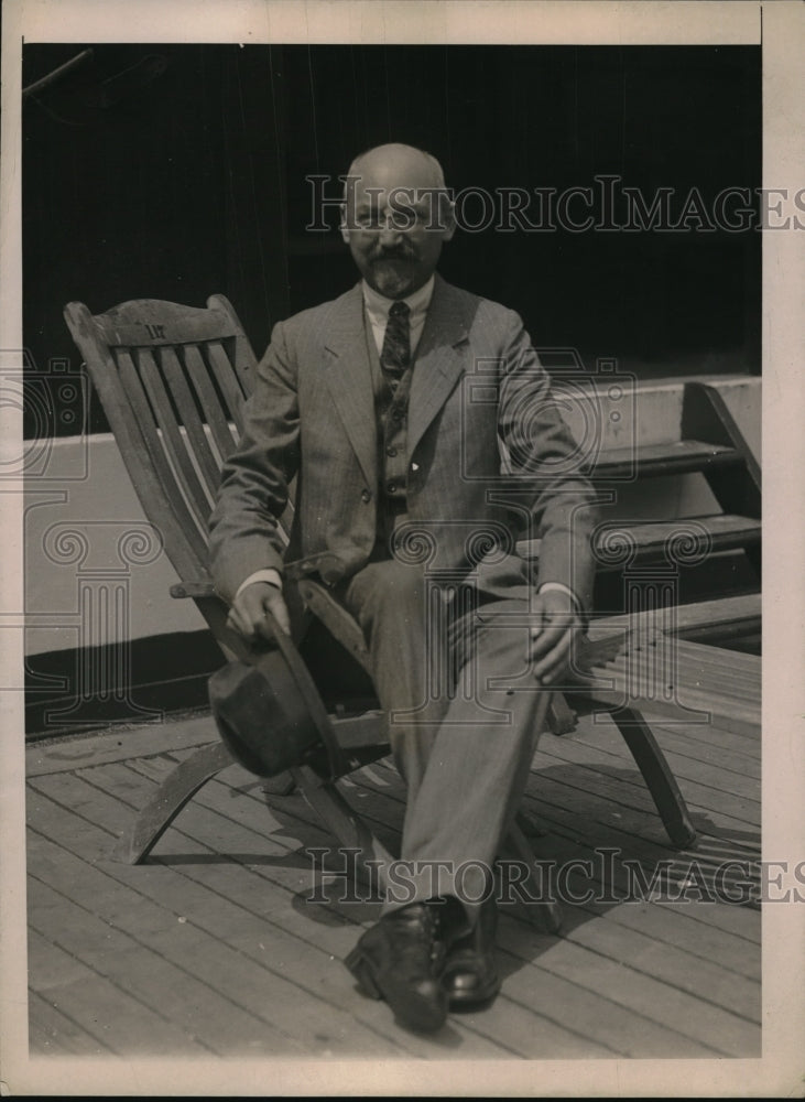 Load image into Gallery viewer, 1923 Press Photo Dr. Otto Ludirg sitting on a chair while holding his hat.
