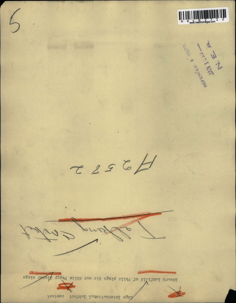 1929 Press Photo Edward Danfield being irritated with Peggy Claoer's voice.