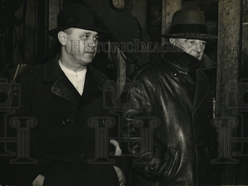 Load image into Gallery viewer, 1937 Press Photo Chief engineer Cabelli Engen, Capt Mario Ranier - nec62803
