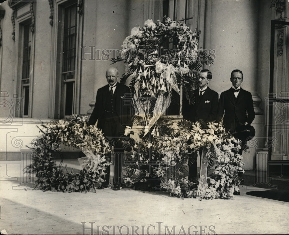 1923 Press Photo British wreaths at Embassy, HG Chilton,HW Brocks, HV Tennant- Historic Images