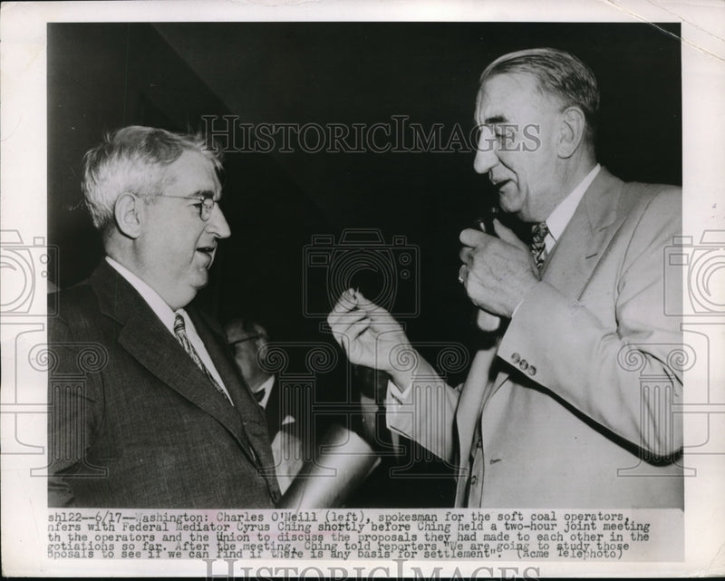 Load image into Gallery viewer, 1948 Press Photo Charles O'Neill, Federal Mediator Cyrus Ching
