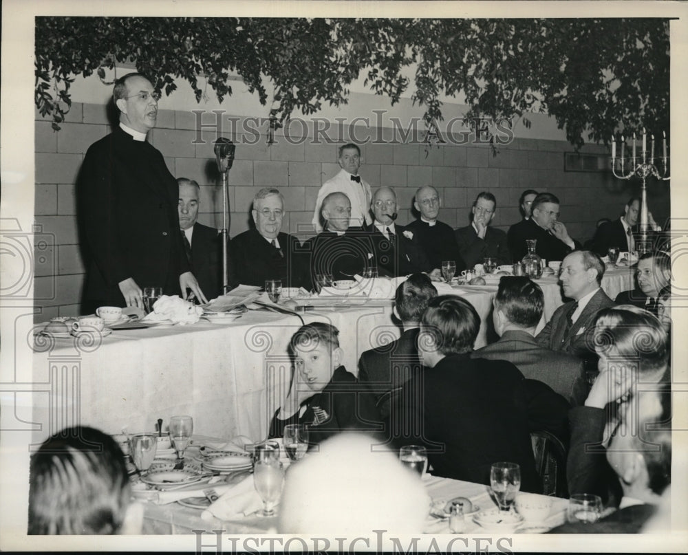 1942 Press Photo Bishop-elect of Long Island Reverend James Pernette De Wolfe