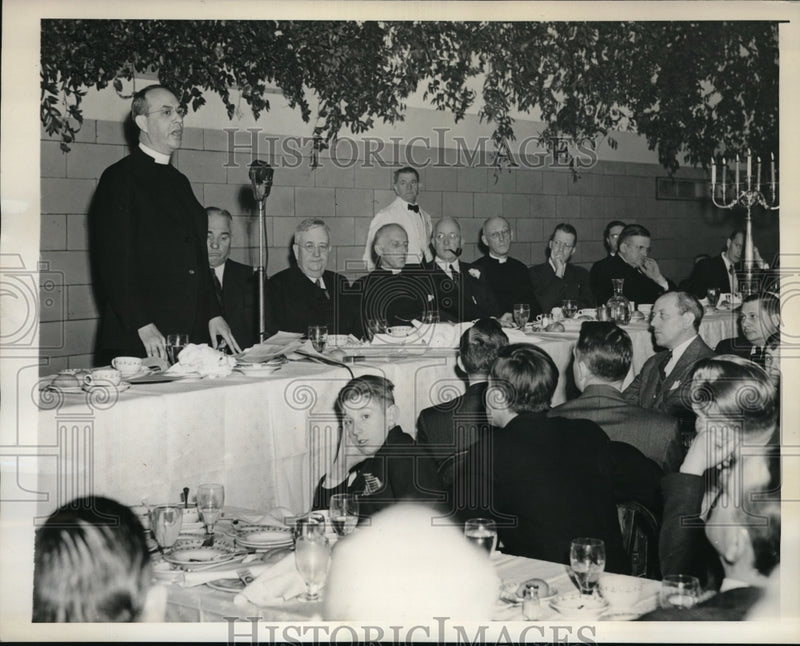 Load image into Gallery viewer, 1942 Press Photo Bishop-elect of Long Island Reverend James Pernette De Wolfe
