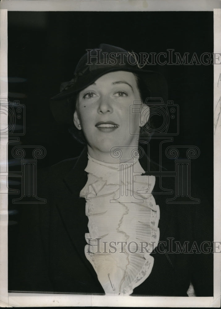 1936 Press Photo Valeria Elizabeth Huff, Mrs. Valeria Huff Vose in Court Suit
