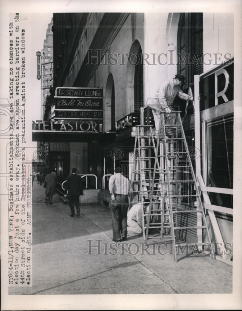 1948 Press Photo Workmen putting barriers at Hotel Aster for election night