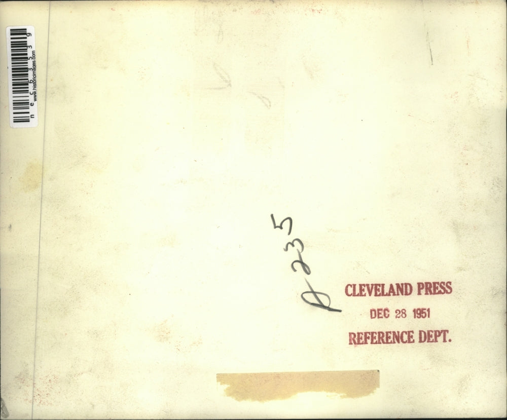 1951 Press Photo Police Write Tickets to Cars Parked Far From Curb During Snow