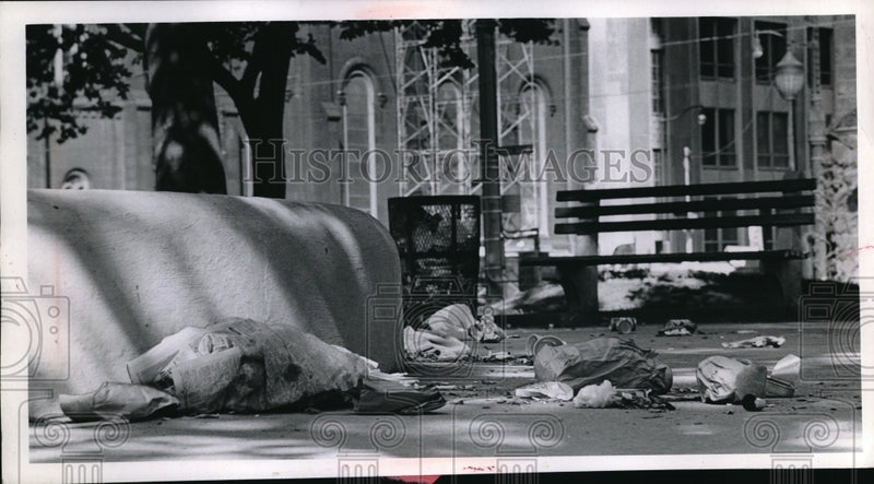 Load image into Gallery viewer, 1969 Press Photo Debris at Fountain on Public Square - nec63543
