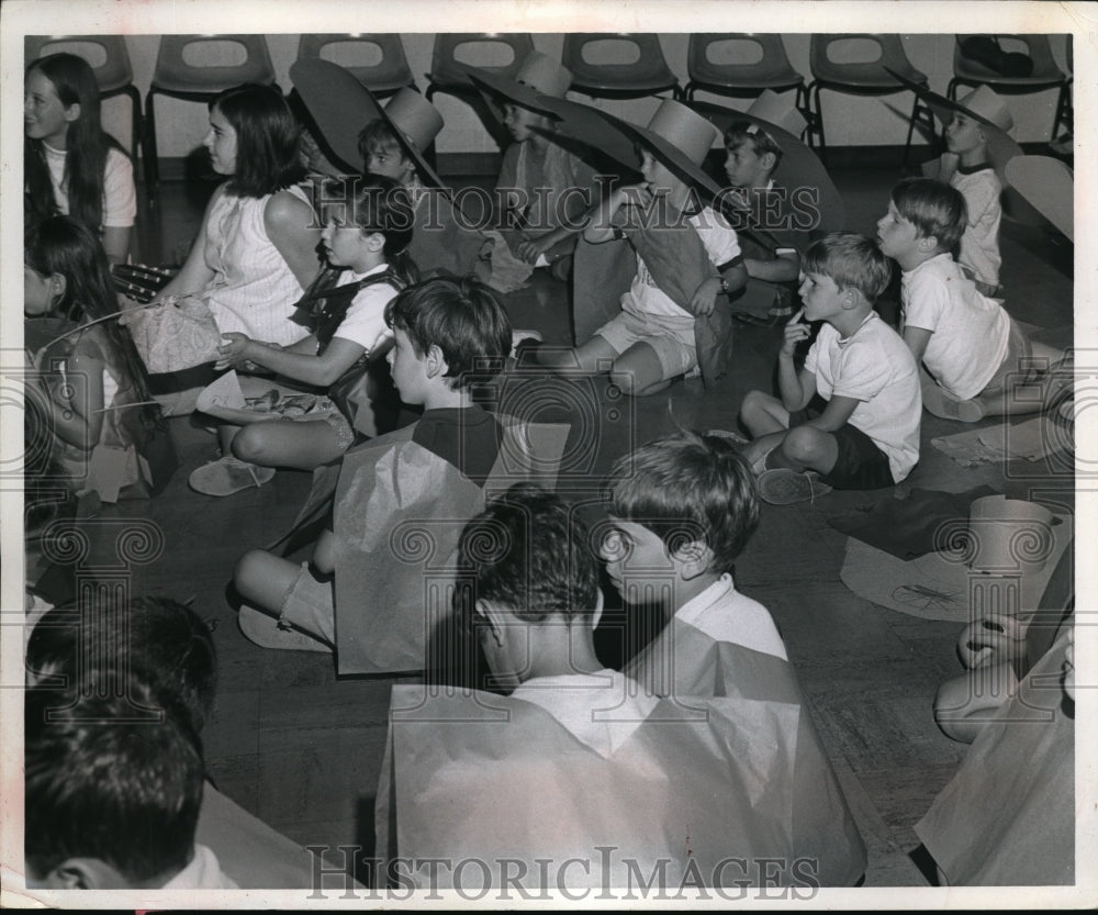 1969 Press Photo Children Participating in Around the World Unit Program