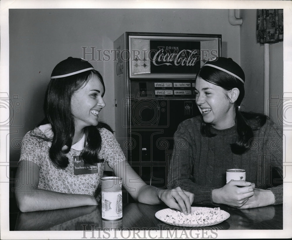 Press Photo Notre Dame College Freshmen - nec63551