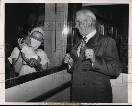 1947 Press Photo Proud 71-year-old father Robert Good sees his youngest child Philip Martin Good