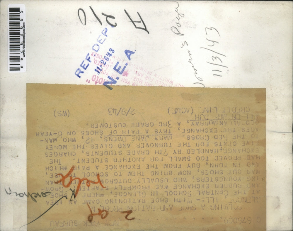 1943 Press Photo Mary Jane Owens and Allan Murphy at shoe exchange