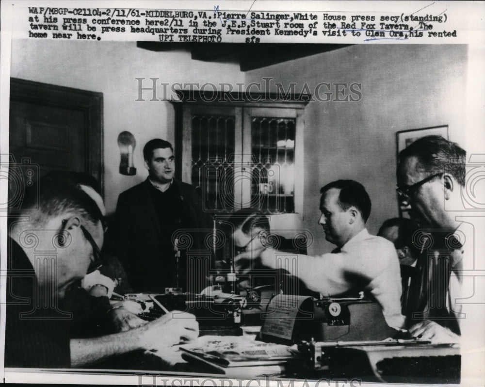 1961 Press Photo White House Press Secretary Pierre Salinger at Press Confernce