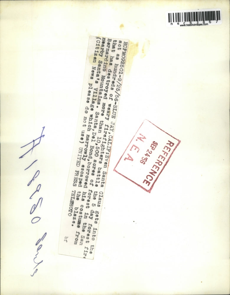 1956 Press Photo Santa Clus Helps battle forest fire in Blue Jay California