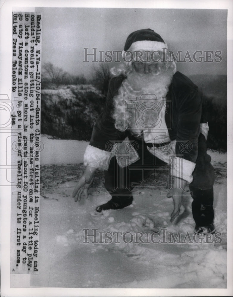 Load image into Gallery viewer, 1954 Press Photo Santa Claus Plays In The Snow
