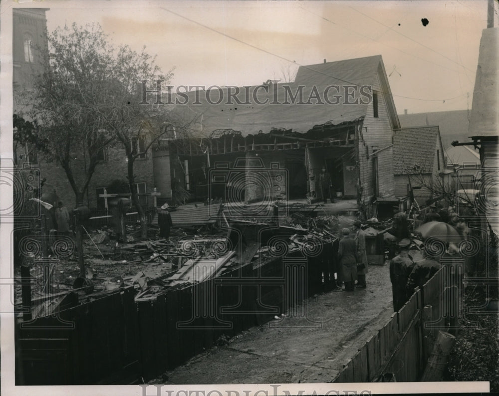 1935 Press Photo Damage from Dynamite Explosion Homemade Bomb Milwaukee Wis- Historic Images