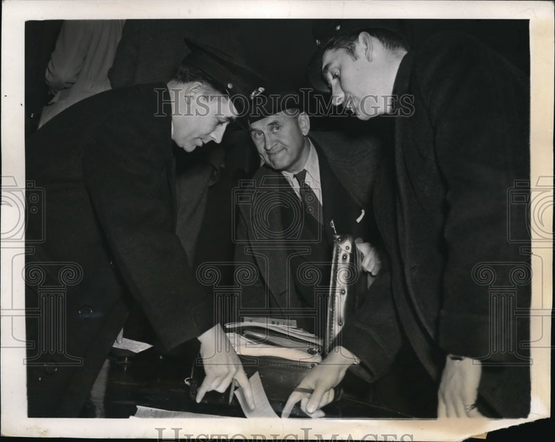 Load image into Gallery viewer, 1941 Press PhotoBen Smith and Customs officers at Pan American air base
