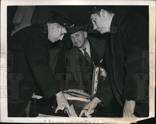 1941 Press PhotoBen Smith and Customs officers at Pan American air base