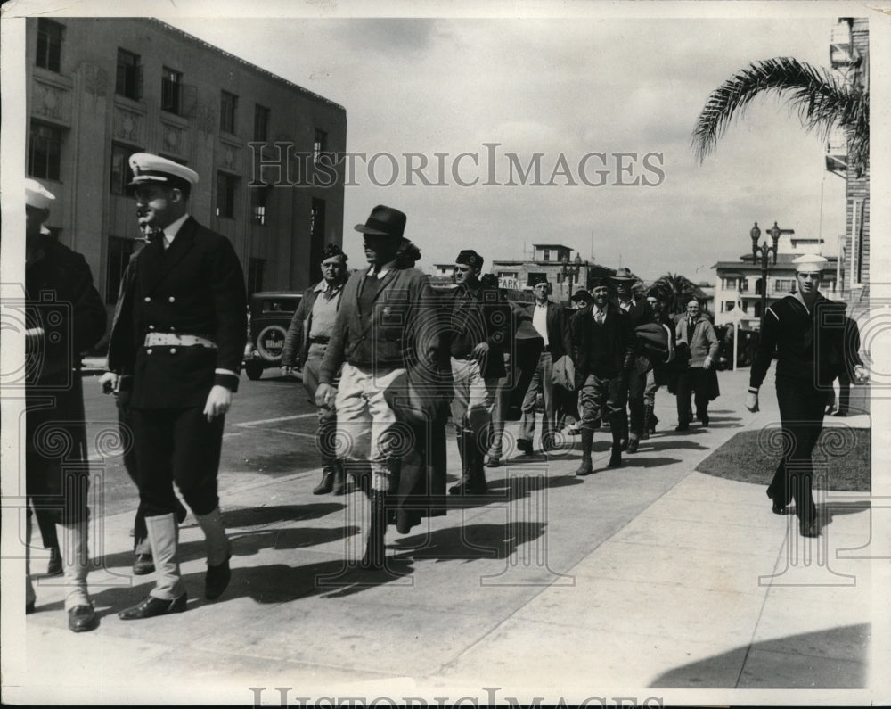 1933 Press Photo Long Beach, Cal.US Marines/Sailors assist in devastated areas- Historic Images