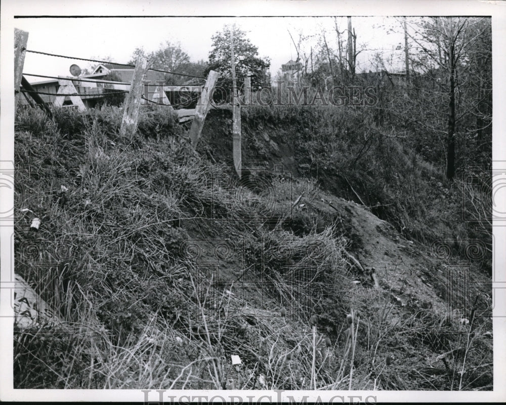 Press Photo Landslide south side of Lorain Rd. at W. 192 D. St. Fairview Park