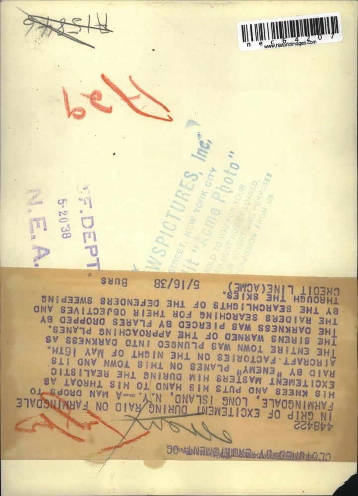 1938 Press Photo In grip of excitement during Raid on Farmingdale, Long Island, New York