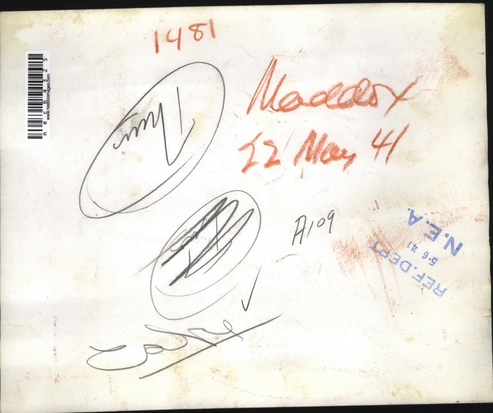 1941 Press Photo Cake Topped with Pecans