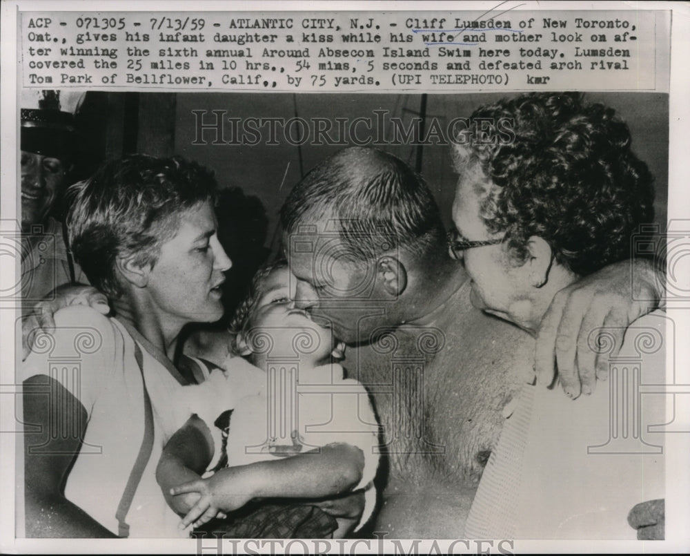 1959 Press Photo Cliff Lumsden Daughter Kiss Celebrates Victory - nec64589