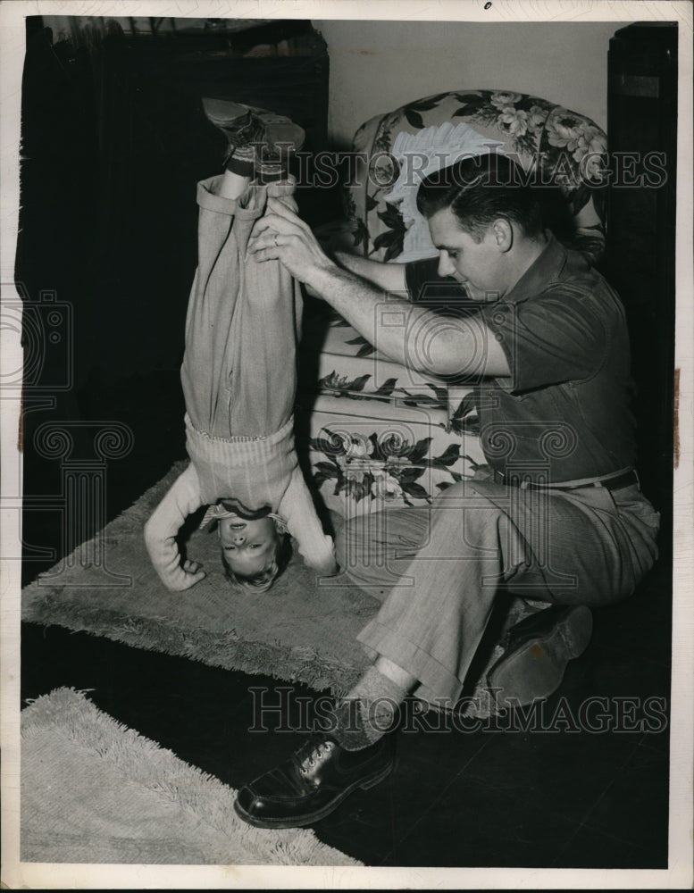 1949 Press Photo Dennis LeHotan, 7, father, Donald LeHotan