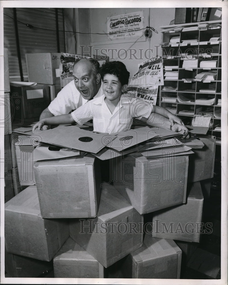 Load image into Gallery viewer, 1953 Press Photo Jerry Blaine with a boy at the volume of sales

