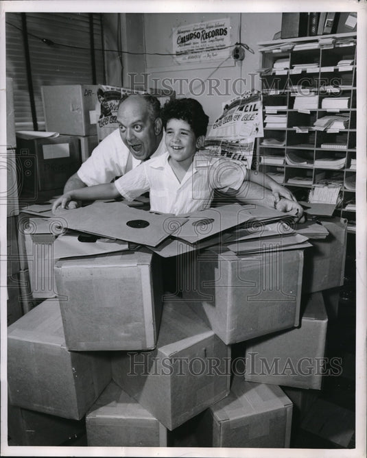 1953 Press Photo Jerry Blaine with a boy at the volume of sales