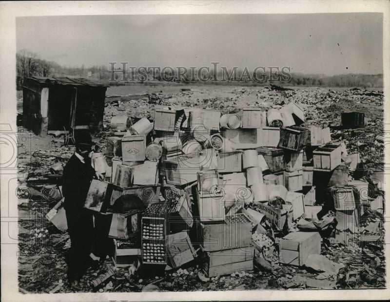 Load image into Gallery viewer, 1920 Press Photo Food Deemed Harmful Siezed By US Marshall - nec65125
