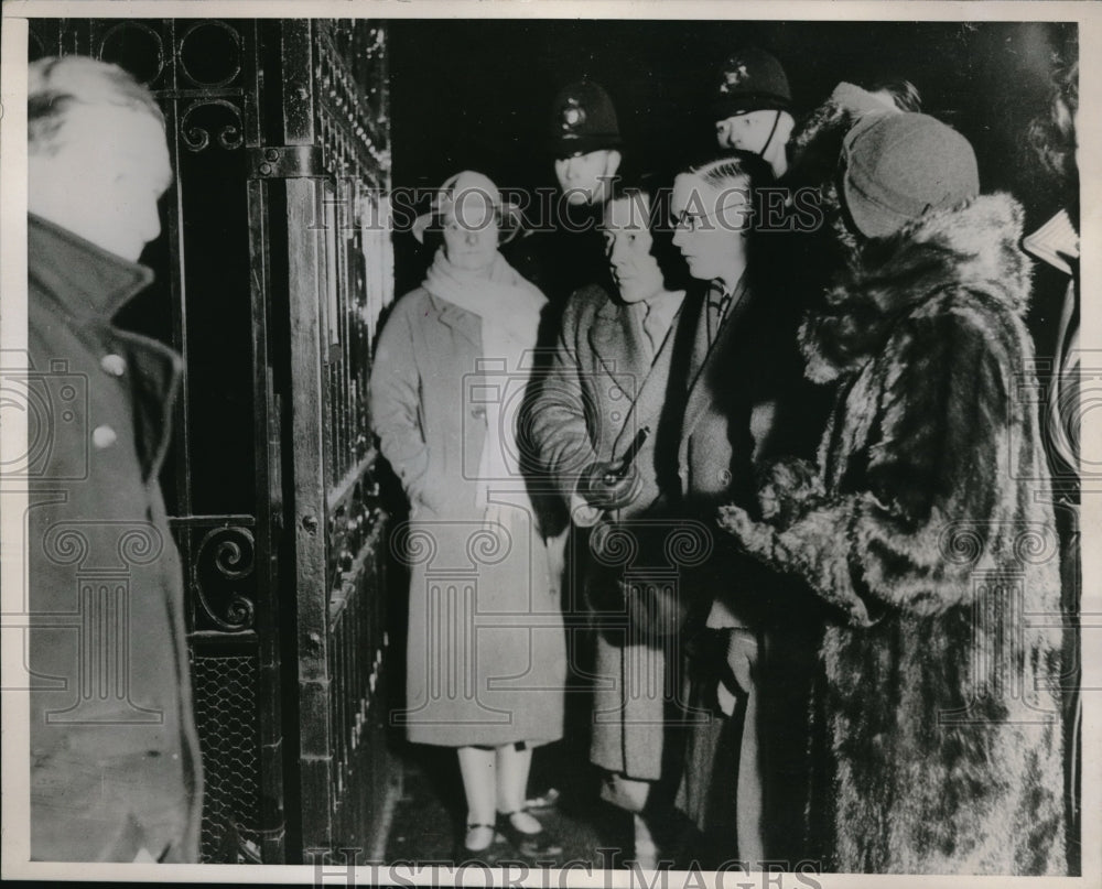 1936 Press Photo Tenants of Royal estate at Sandringham read of King George's de