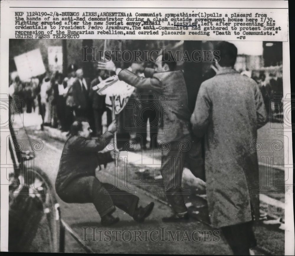 1957 Press Photo Buenos Aires, Argentina anti Red demonstrators