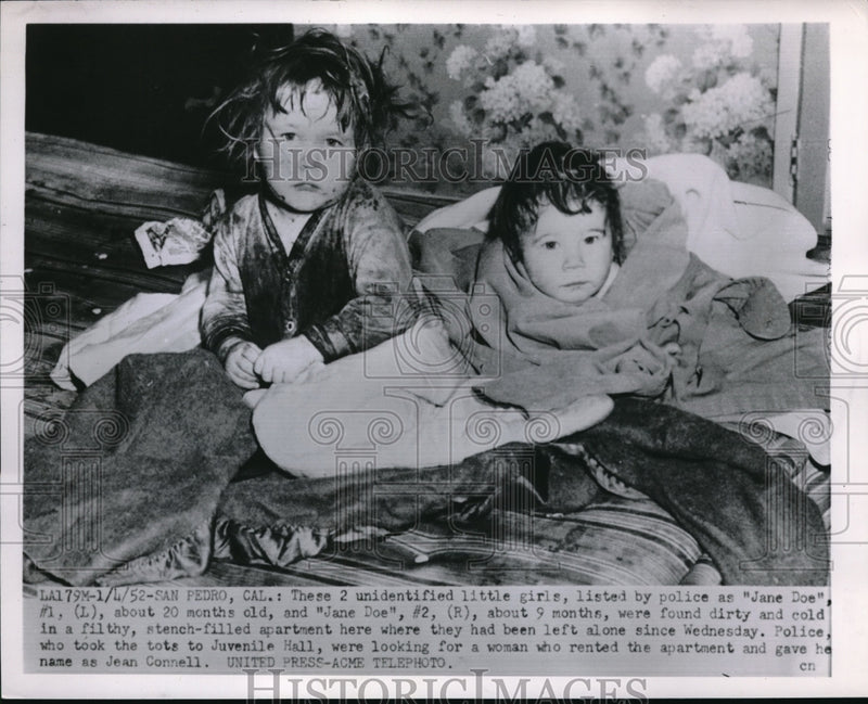 Load image into Gallery viewer, 1952 Press Photo San Pedro, Calif. Jane Doe girls found by police - nec65220
