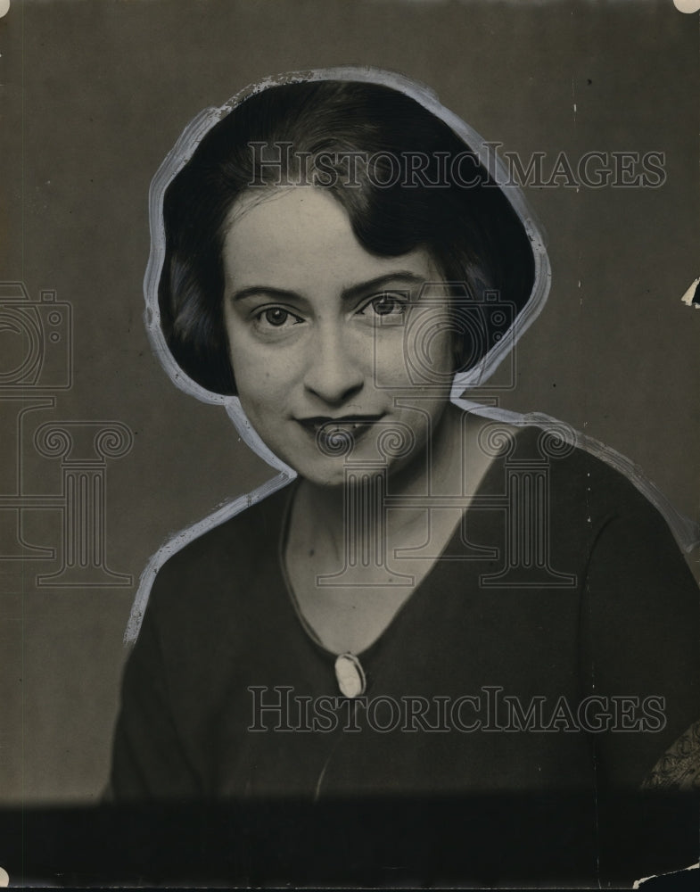 1922 Press Photo Miss Gertrude McHenry Court House Story Dame