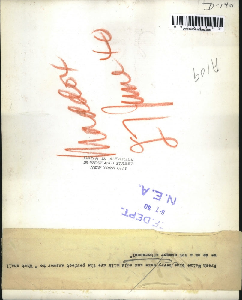 1940 Press Photo Chocolate Chip Cookie Bars With Milk Delicious Desert