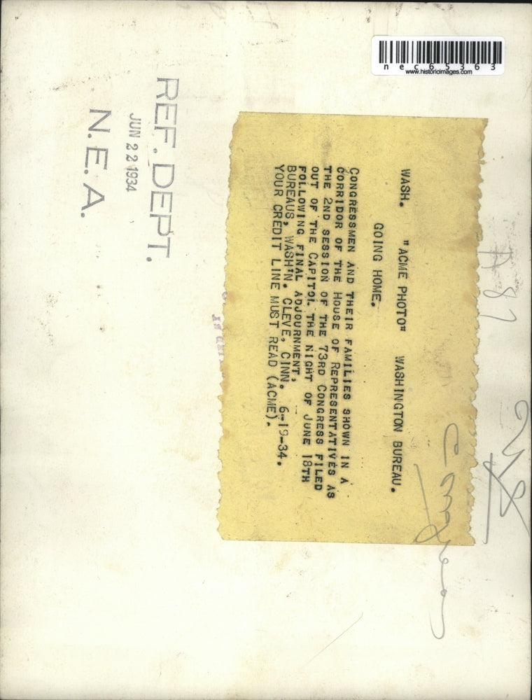 1934 Press Photo Congressmen and their families in corridor of - nec65363