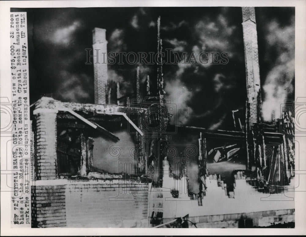 Cystal Beach Ont1953 Press Photo General view of $75000 32 room blaze at the
