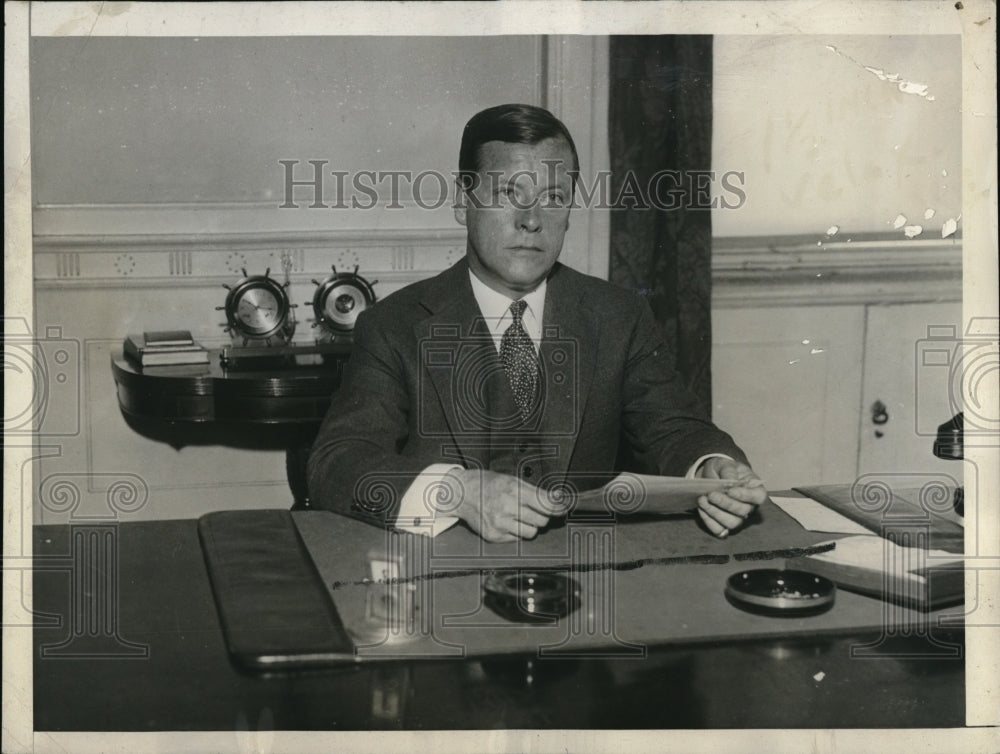 1932 Press Photo Joseph McKee shown at his desk at City Hall in New York City